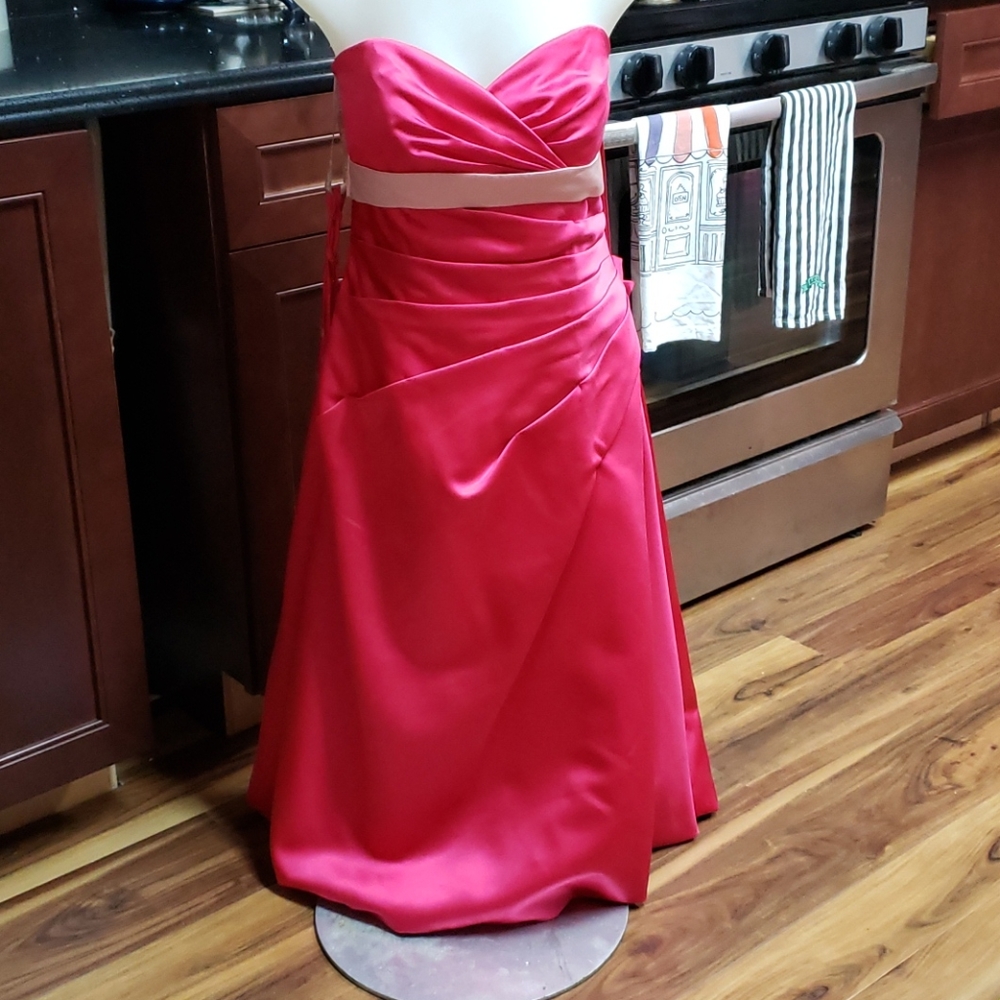 HOST PICK. NWT Size 6 Forever Yours Formal Dress